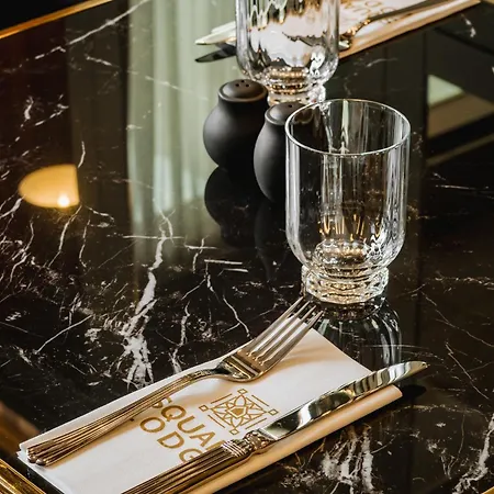 Hotel Square Sur Yon - Handwritten Collection