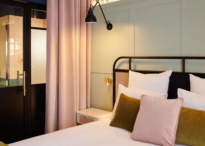 Square Accor - 4* لا روش سور يو